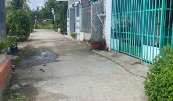 Lối đi vào khu nhà 4 phòng trọ Đức Hoà Đông Long An, không gian yên tĩnh
