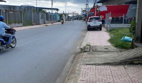 Đường nhựa mặt tiền lô đất nhựa Đức Hòa Đông, nay thuộc xã Mỹ Hạnh, tỉnh Tây Ninh